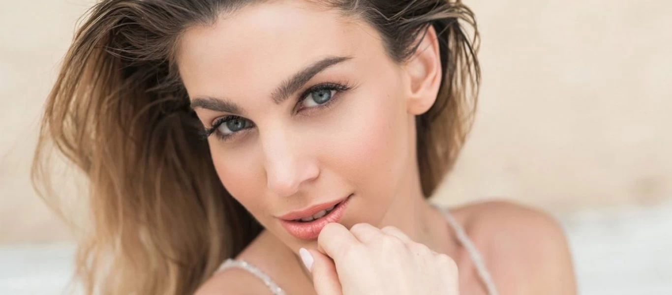 Το νέο κορίτσι του «Τροχού της Τύχης» που «μαγεύει» τον ανδρικό πληθυσμό (φωτο)